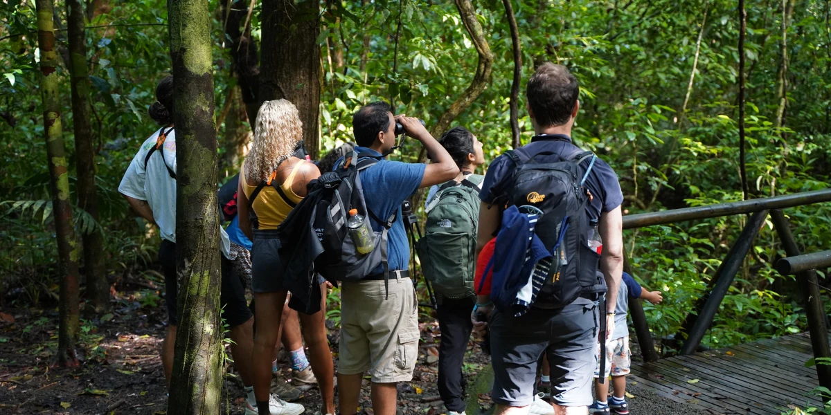Tourists with guide on Manuel Antonio private tour